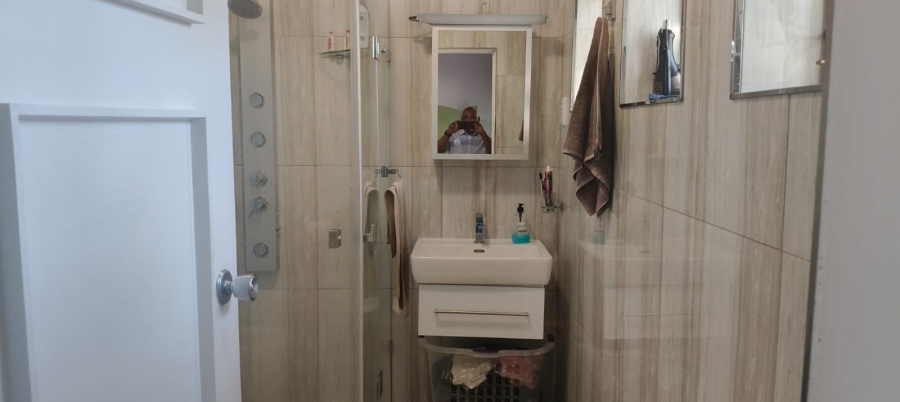 6 Bedroom Property for Sale in Cravenby Western Cape